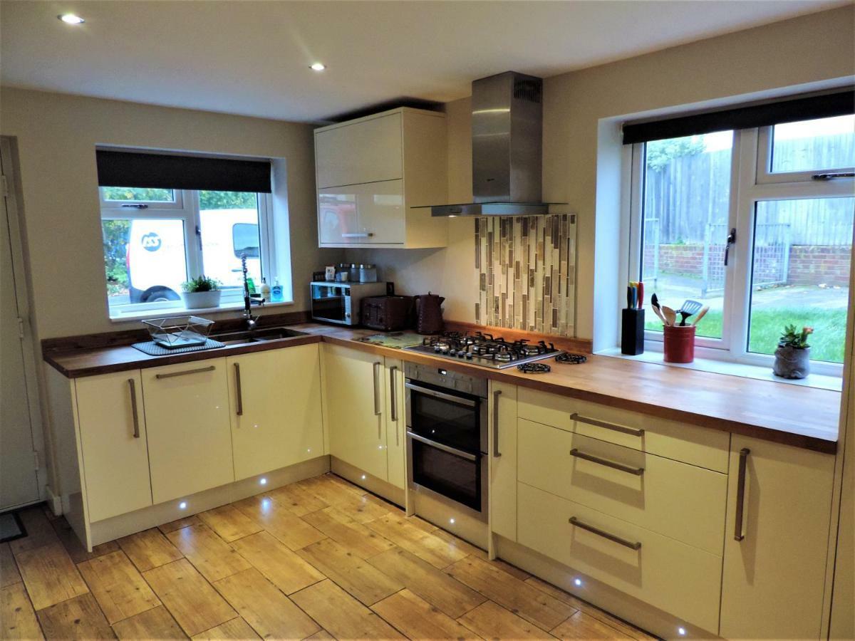 3 Bed Farnborough Air Accommodation Exterior photo