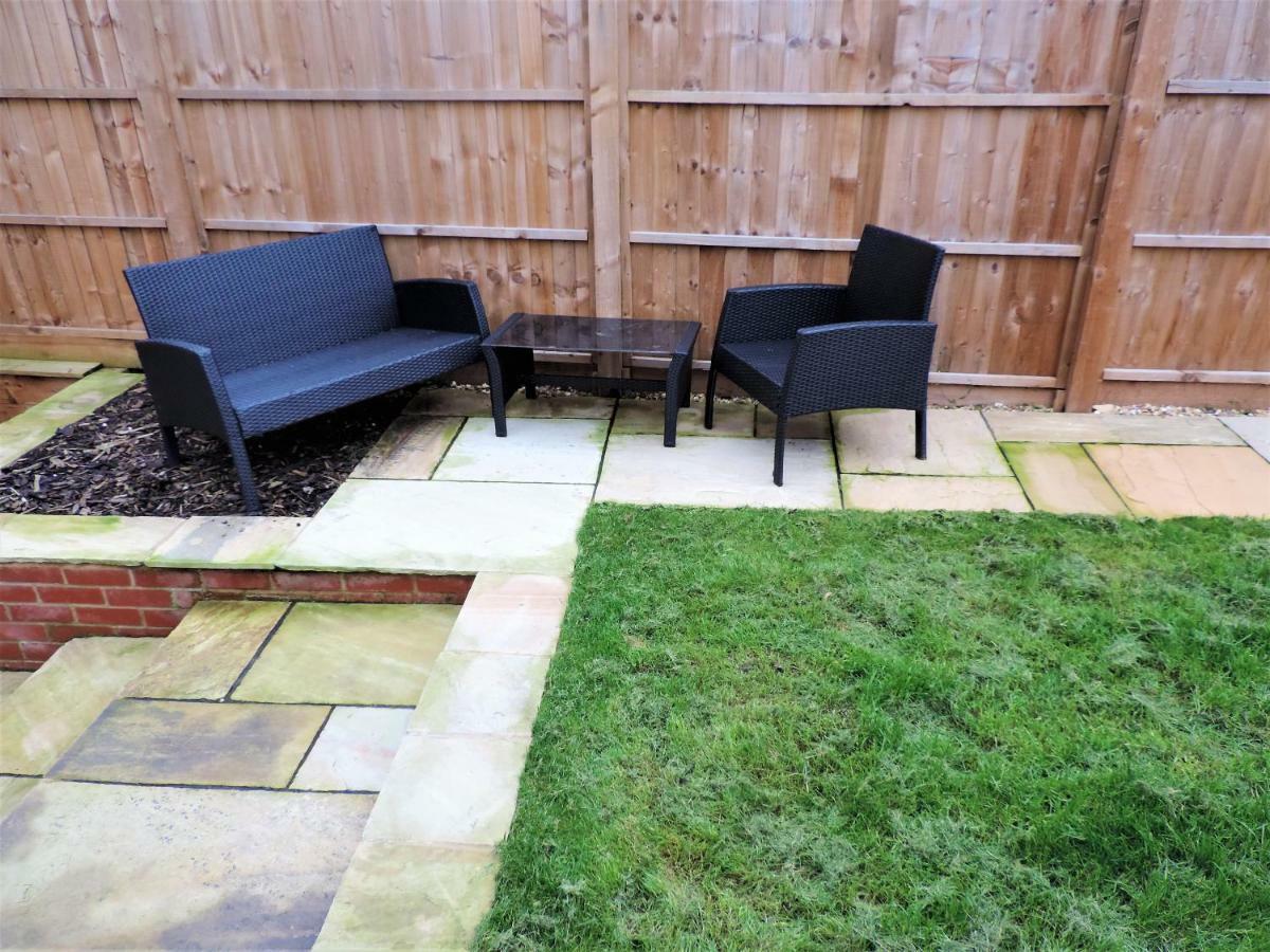 3 Bed Farnborough Air Accommodation Exterior photo