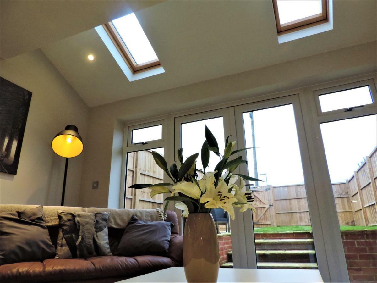 3 Bed Farnborough Air Accommodation Exterior photo